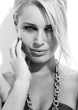 麗貝卡·羅梅恩