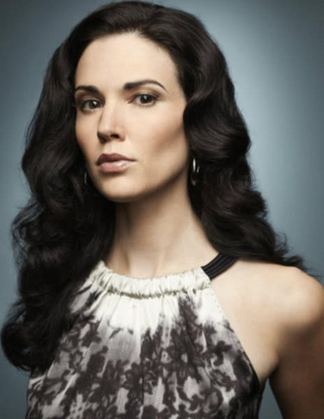 勞拉·門內(nèi)爾